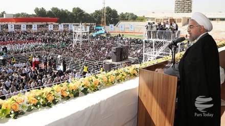  روحانی در جمع مردم کرمانشاه: دوران کودتا به سر آمده است