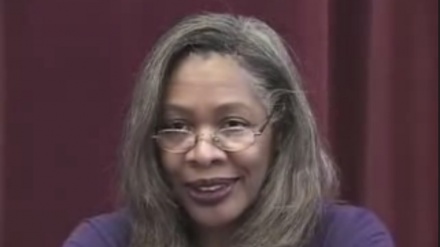 Общественный гнев - причина продолжения стрельбы по полиции США