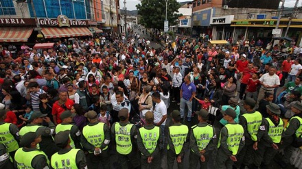 Venezuelans cross into Colombia en masse to buy food, medicine