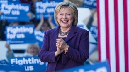 Albanski grad podiže bronzani kip Hillary Clinton
