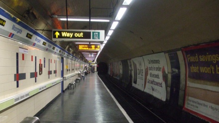 Explosão controlada junto a estação de metro em Londres