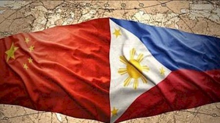 菲国防部长视察与中国存在争议的岛屿