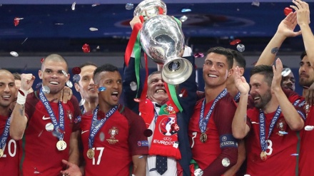 Calcio/Portogallo, ct Santos prolunga al 2020
