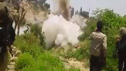 サウジアラビアが、ＩＳＩＳと同様の手段でイエメンのモスクを破壊(動画）