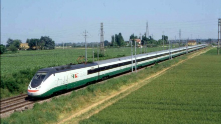 Svizzero armato di coltello dà fuoco a passeggeri treno: 7 feriti