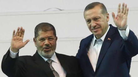 Pse Erdogan i mbijetoi grusht shtetit e Mursi jo?