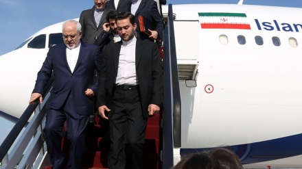 İran dışişleri bakanı Zarif Tahran'a döndü 