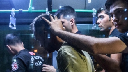 Туркия тўнтаришида айбланган ва гумонбарларнинг қўлга олингани