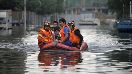 受暴风雨和洪水影响，中国数万人无家可归