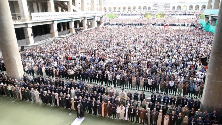 Rezas do Eid liderada pelo Líder