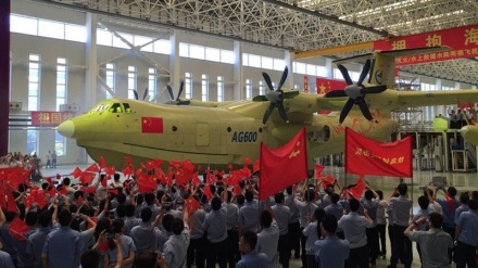 中国が、世界最大級の水陸両用機ＡＧ６００を公開(動画)