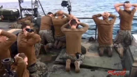 توبیخ 4 تفنگدار آمریکایی متجاوز به آب های ایران