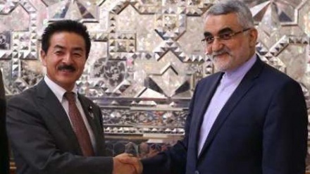 イランと日本の国会関係者がテヘランで会談