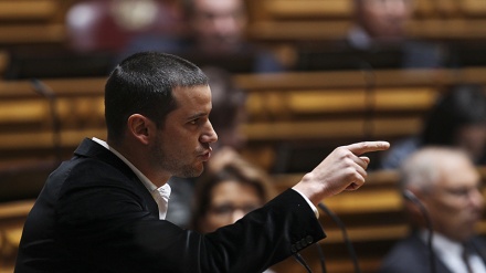 Eventuais sanções a Portugal são culpa de Maria Luís, diz PS