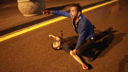 Un F-16 de golpistas bombardea el palacio de Erdogan en Ankara