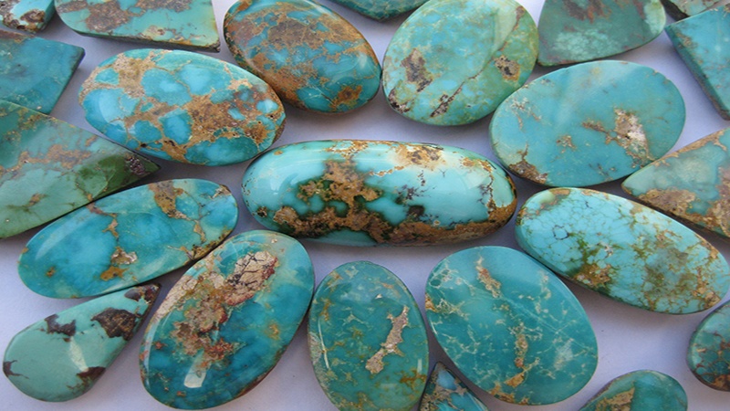 La turquoise de Nishapour: des profondeurs de la terre à la bague au doigt
