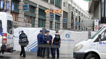 Two Belgian police officers injured in machete assault in Charleroi