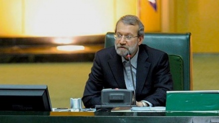 Larijani: Iran tak Pernah Serahkan Pangkalan Militernya ke Rusia