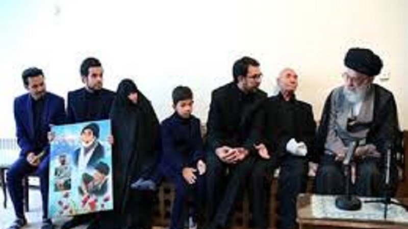 دیدار خانواده جانباز شهید حاج رجب محمدزاده با رهبر معظم انقلاب اسلامی 
