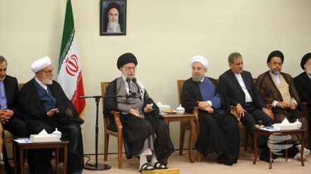 Lideri suprem i revolucionit islamik takohet me presidentin dhe anëtarët e qeverisë