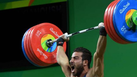 ריו 2016: רוסטמי האיראני קבע שיא עולם בהרמת משקולות