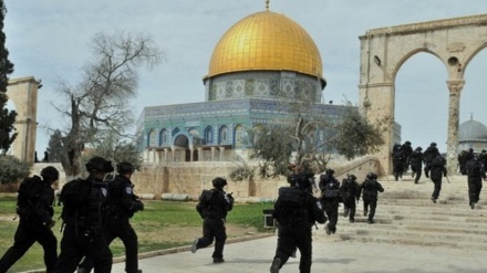 Napad cionista na palestinske vjernike nakon obavljenog namaza