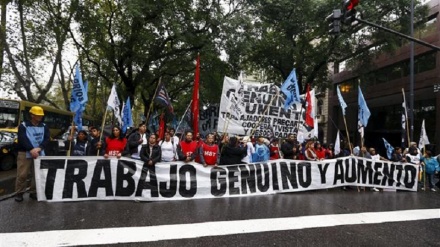 אלפים צעדו בבואנוס איירס במחאה על המצב הכלכלי