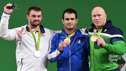 Medali Emas Kedua Buat Iran dari Angkat Besi