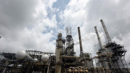 Kuwait: riunione ministeriale su riduzione output petrolifero