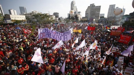 Demonstrations held for and against Brazil’s Rousseff