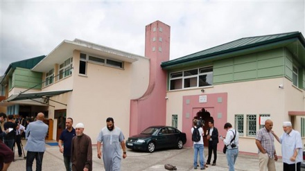फ़्रांस में 20 मस्जिदें बंद कर दी गयीं, गृह मंत्री