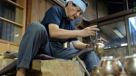 新潟県燕市の銅細工の工房（画像）