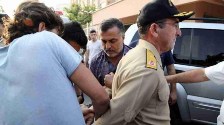 Türkiye'de 12 bin polis açığa alındı