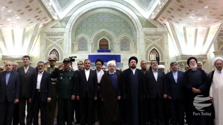 Shugaban Kasar Iran: Akan Tafarkin Imam Khumanin ( r.a) Gwamnati Ta ke Tafiya