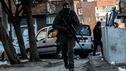 Turquia, confrontos com PKK mata soldado do exército, e fere três policiais