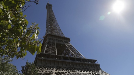 Francia: parete di vetro intorno a Torre Eiffel per paura di attentati