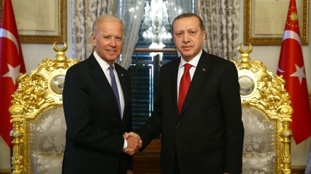 Turquia: Vice-presidente dos Estados Unidos pede paciência à Turquia sobre extradição de Gülen