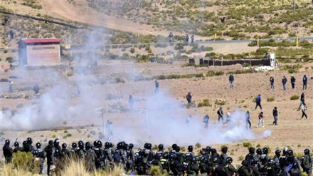 Bolivia's strinking miners kill deputy interior minister 
