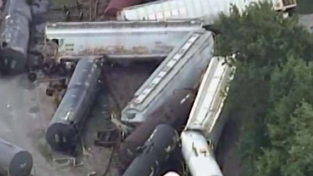 アメリカ・ケンタッキーで列車が脱線（動画）