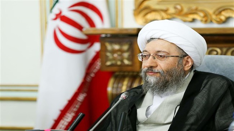 Ayatullah Amoli Larijani: Ni Jukumu la Waislamu kuonyesha sura khabithi ya Marekani