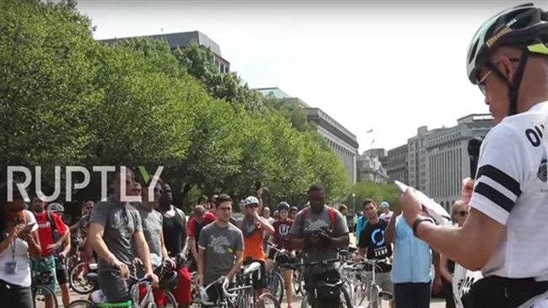 6 अगस्त 2016 को वाइट हाउस के बाहर परमाणु विरोधी साइकिल सवार