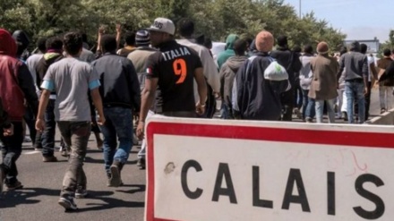 París promete desmantelar el campo de refugiados de Calais, desbordado tras el verano