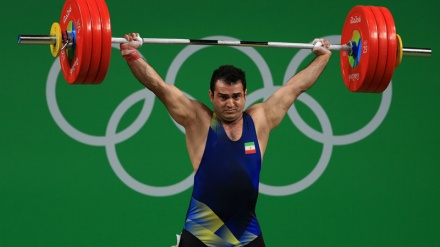 Halterista iraní Sohrab Moradi bate récord mundial