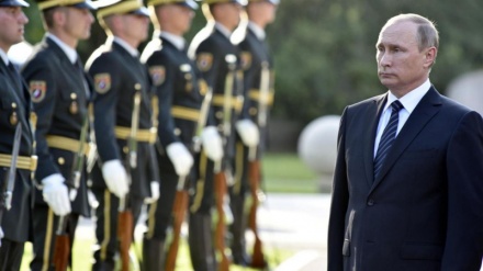 Hacker russi contro Clinton, Mosca replica agli attacchi: Sono accuse vergognose