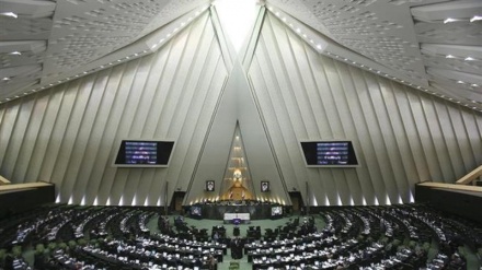 Os deputados iranianos apoiaram a luta do povo Bahrein contra opressão  