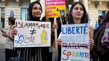 Paris restaurant owner refuses to serve Muslim women 