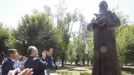 Первый в России памятник персидскому поэту Омару Хайяму открыли в Астрахани