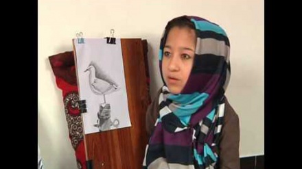 アフガン人の１６歳の芸術家少女の夢（動画）