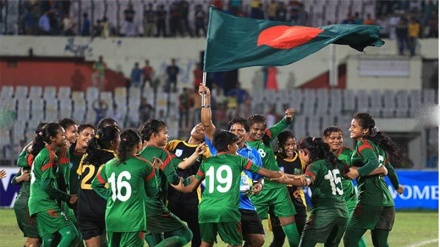এএফসি অনূর্ধ্ব-১৬ নারী ফুটবল: আমিরাতকে হারিয়ে গ্রুপ চ্যাম্পিয়ন বাংলাদেশ