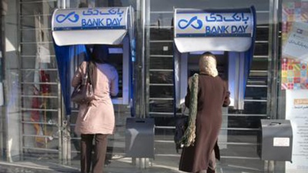 Iran, Banca centrale introdurrà le carte di credito